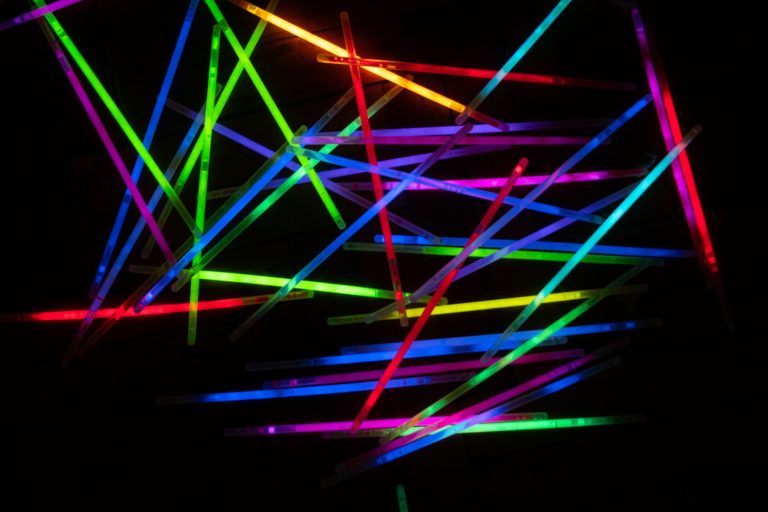 12 Fakta Mengejutkan tentang Glow Stick